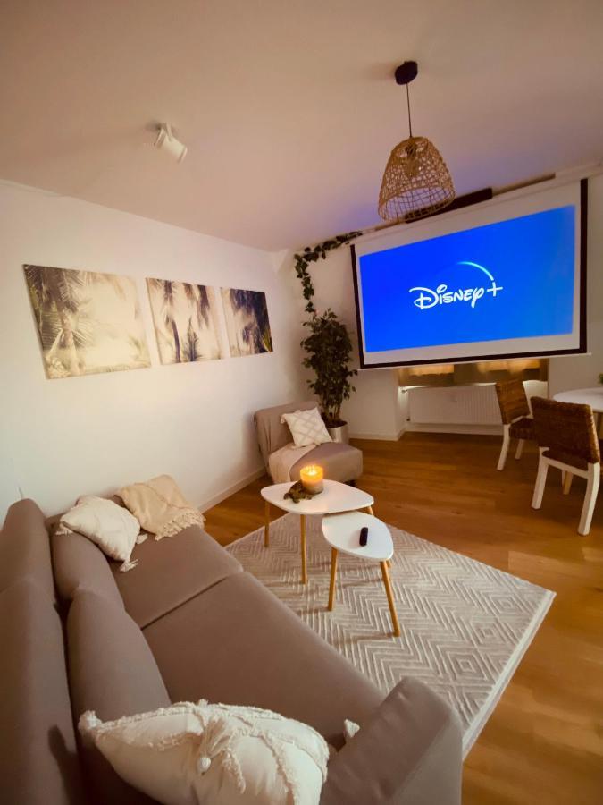 Home Cinema - Balcony - Wi-Fi & Streams Magdeburgo Esterno foto